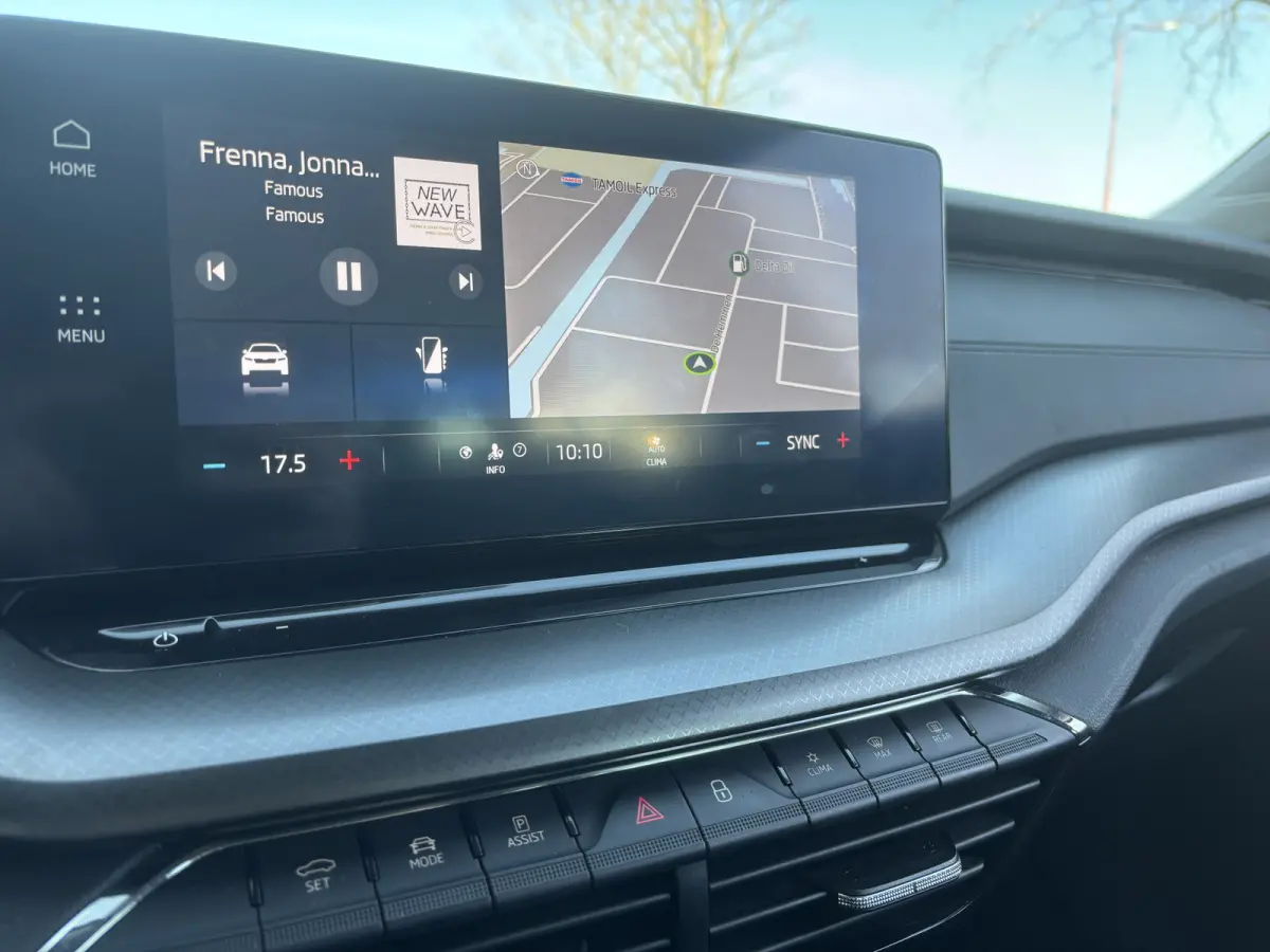 1.0 e-TSI Business Edition | Sfeerverlichting | Parkeersensoren | Apple Carplay | Lane Assist