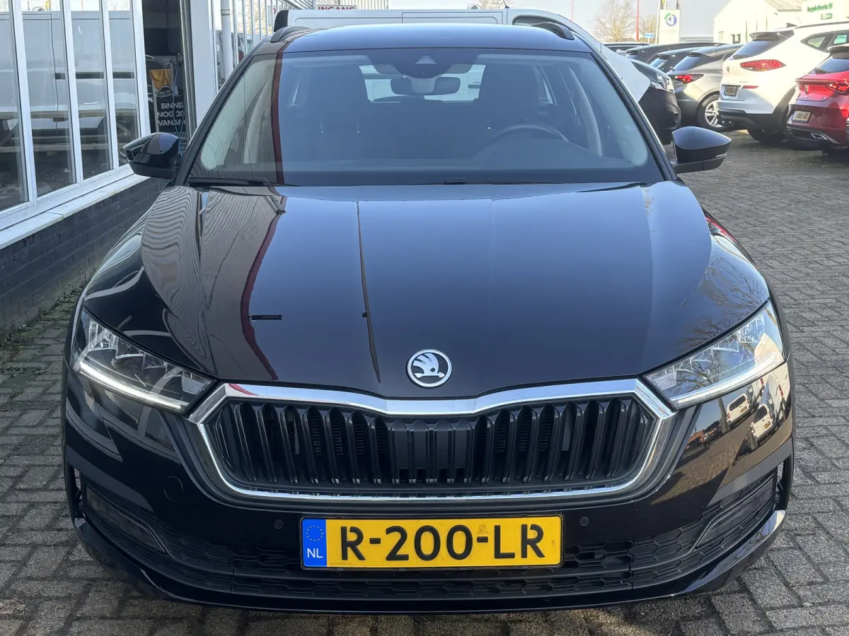 1.0 e-TSI Business Edition | Sfeerverlichting | Parkeersensoren | Apple Carplay | Lane Assist
