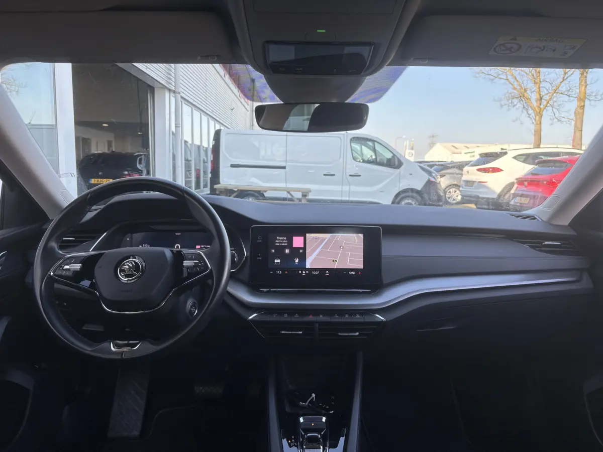 1.0 e-TSI Business Edition | Sfeerverlichting | Parkeersensoren | Apple Carplay | Lane Assist