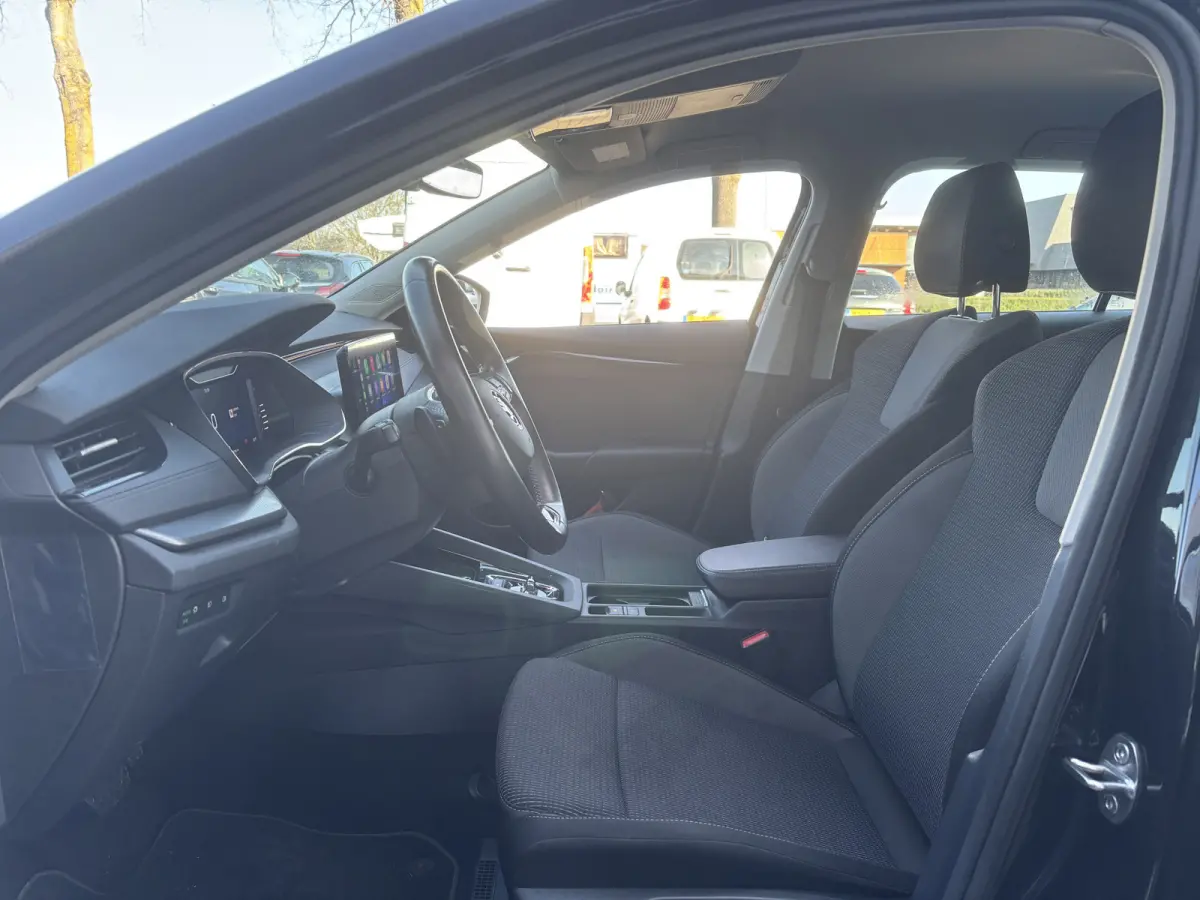 1.0 e-TSI Business Edition | Sfeerverlichting | Parkeersensoren | Apple Carplay | Lane Assist
