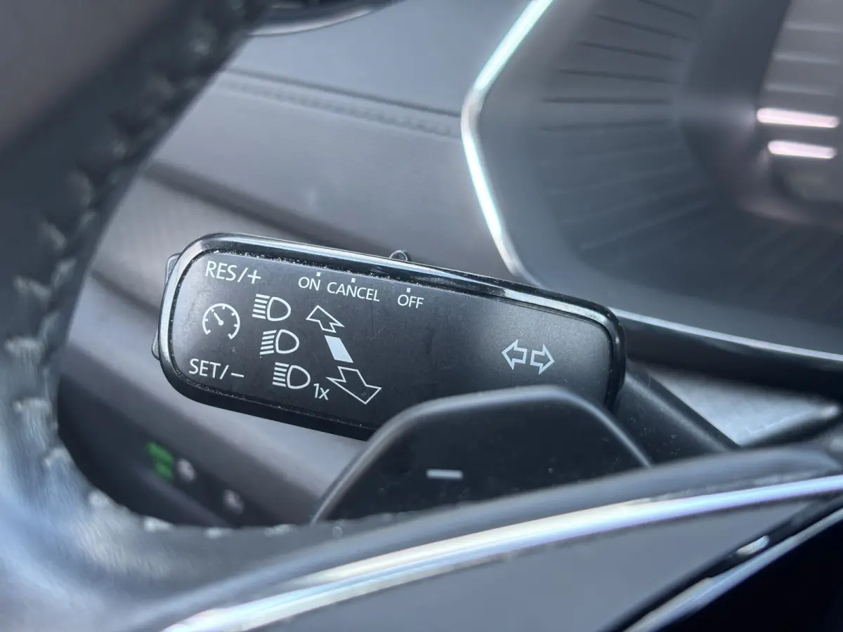 1.0 e-TSI Business Edition | Sfeerverlichting | Parkeersensoren | Apple Carplay | Lane Assist
