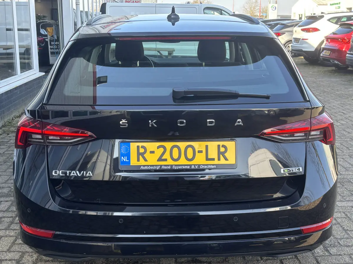 1.0 e-TSI Business Edition | Sfeerverlichting | Parkeersensoren | Apple Carplay | Lane Assist
