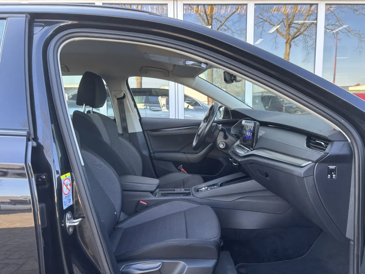 1.0 e-TSI Business Edition | Sfeerverlichting | Parkeersensoren | Apple Carplay | Lane Assist