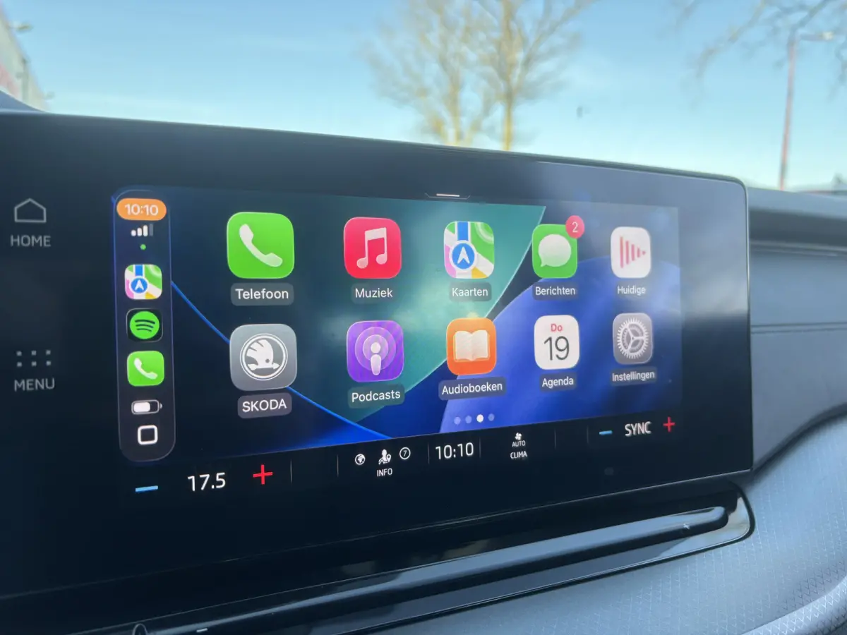 1.0 e-TSI Business Edition | Sfeerverlichting | Parkeersensoren | Apple Carplay | Lane Assist
