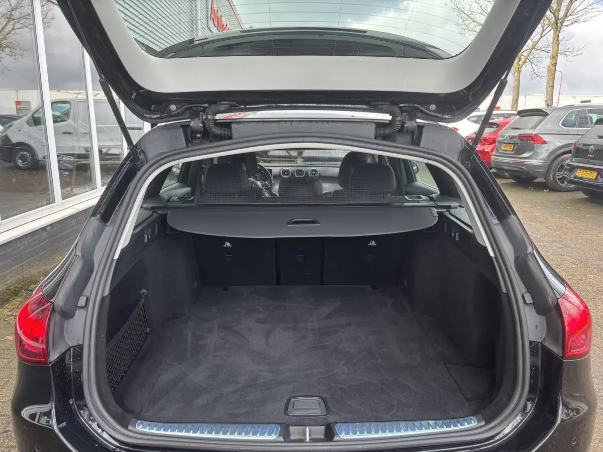 220 d 4MATIC Luxury Line | Inklapbare Trekhaak | Sfeerverlichting | Stoelverwarming | Apple Carplay