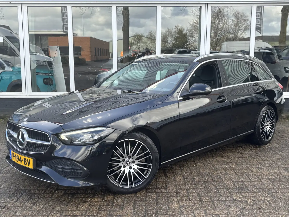 220 d 4MATIC Luxury Line | Inklapbare Trekhaak | Sfeerverlichting | Stoelverwarming | Apple Carplay