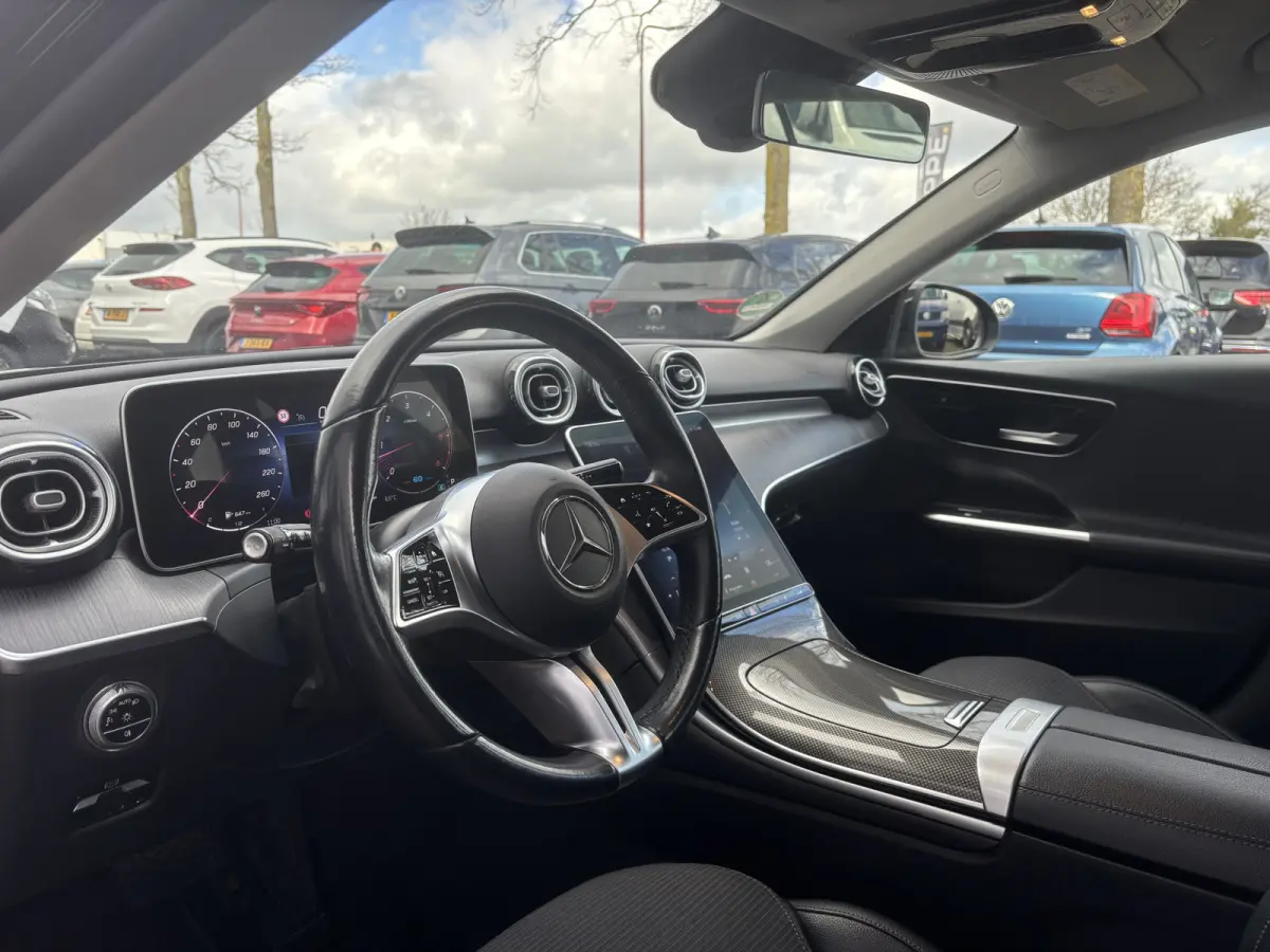 220 d 4MATIC Luxury Line | Inklapbare Trekhaak | Sfeerverlichting | Stoelverwarming | Apple Carplay