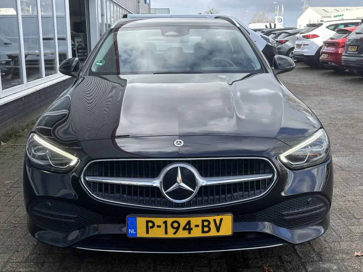 220 d 4MATIC Luxury Line | Inklapbare Trekhaak | Sfeerverlichting | Stoelverwarming | Apple Carplay