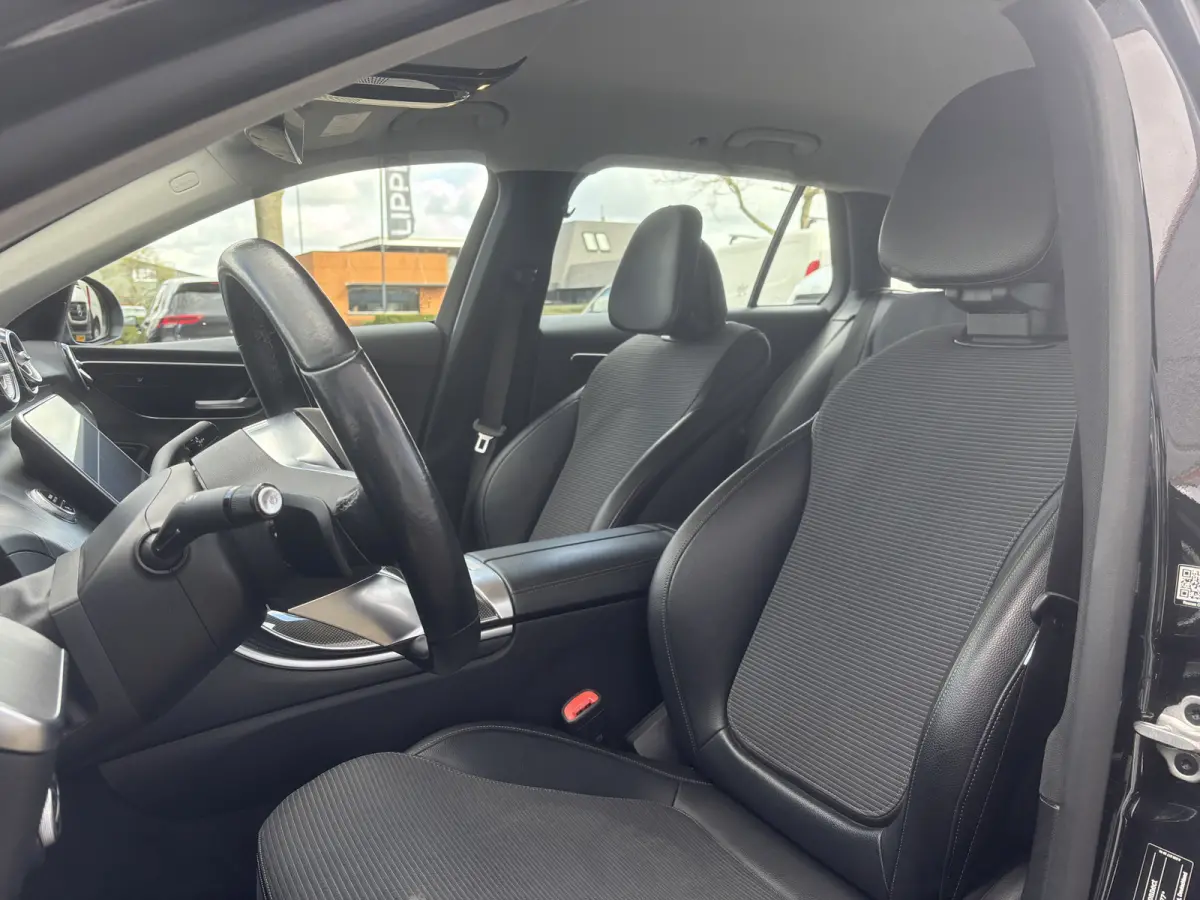 220 d 4MATIC Luxury Line | Inklapbare Trekhaak | Sfeerverlichting | Stoelverwarming | Apple Carplay