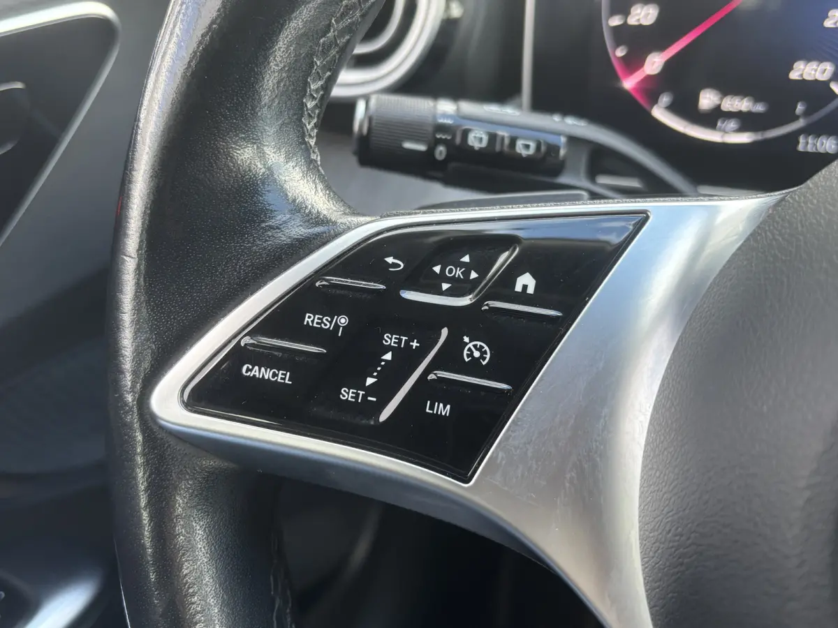 220 d 4MATIC Luxury Line | Inklapbare Trekhaak | Sfeerverlichting | Stoelverwarming | Apple Carplay