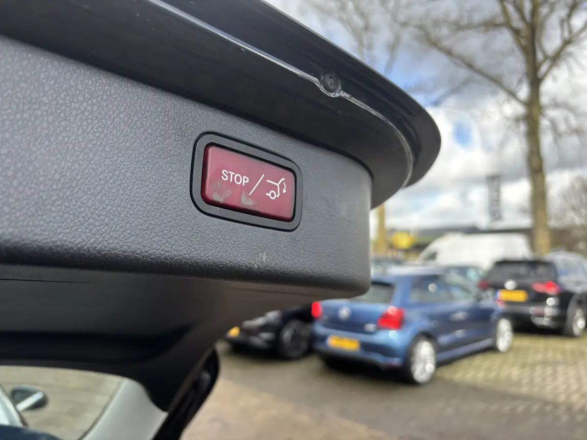 220 d 4MATIC Luxury Line | Inklapbare Trekhaak | Sfeerverlichting | Stoelverwarming | Apple Carplay