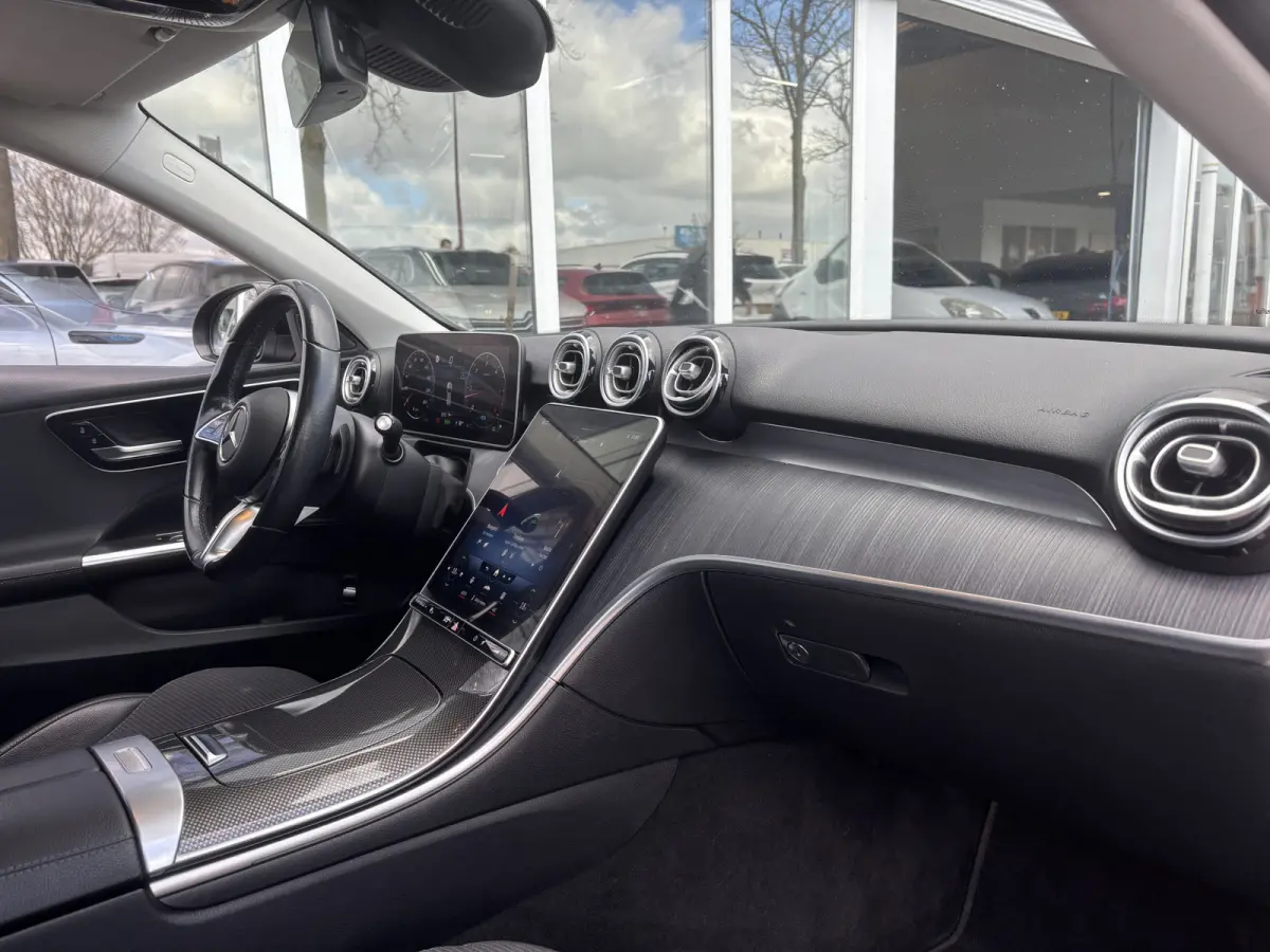 220 d 4MATIC Luxury Line | Inklapbare Trekhaak | Sfeerverlichting | Stoelverwarming | Apple Carplay
