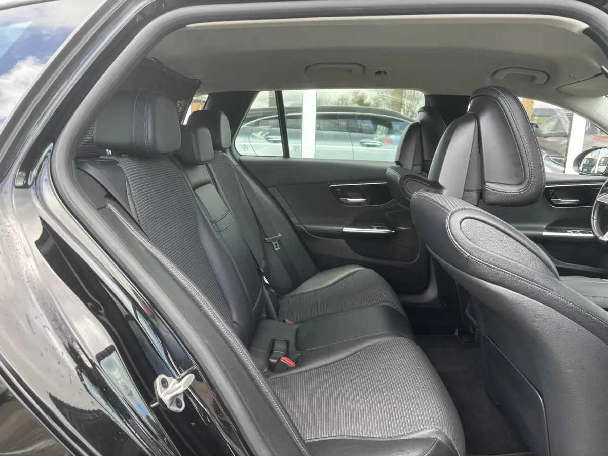 220 d 4MATIC Luxury Line | Inklapbare Trekhaak | Sfeerverlichting | Stoelverwarming | Apple Carplay