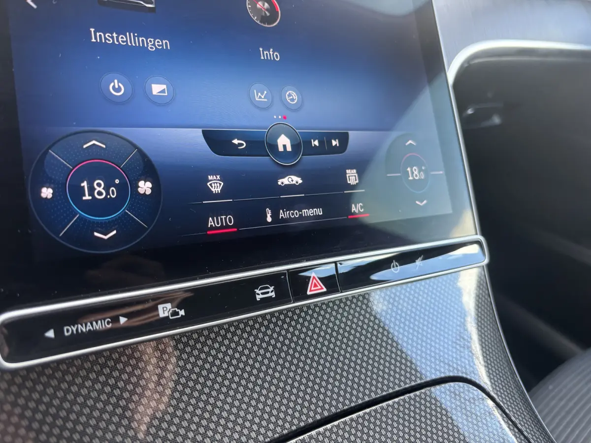 220 d 4MATIC Luxury Line | Inklapbare Trekhaak | Sfeerverlichting | Stoelverwarming | Apple Carplay