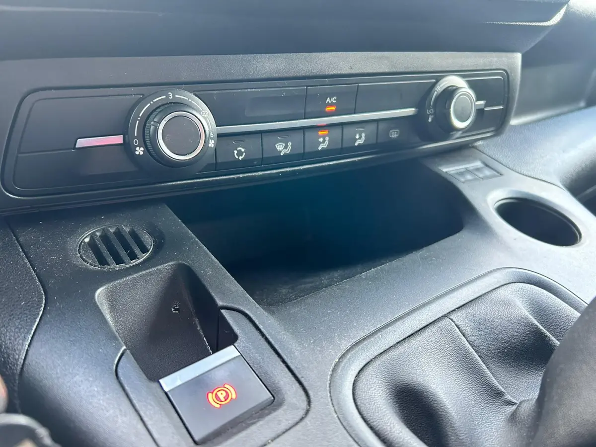 1.5 BlueHDI Club XL | Apple Carplay | Navi | Cruise | Airco