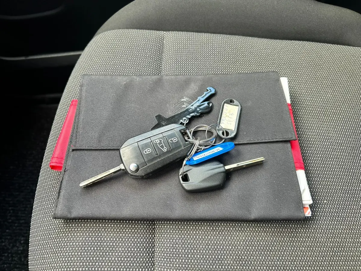 1.5 BlueHDI Club XL | Apple Carplay | Navi | Cruise | Airco