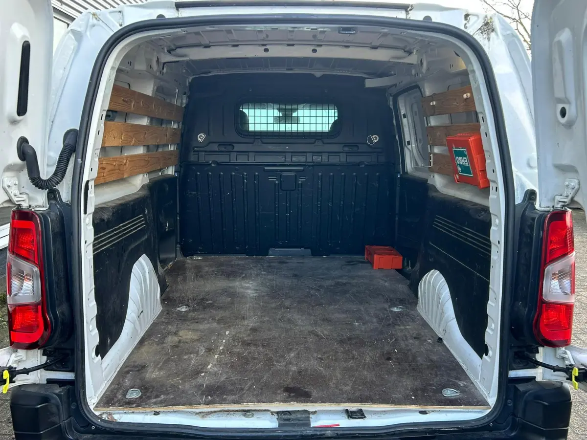 1.5 BlueHDI Club XL | Apple Carplay | Navi | Cruise | Airco