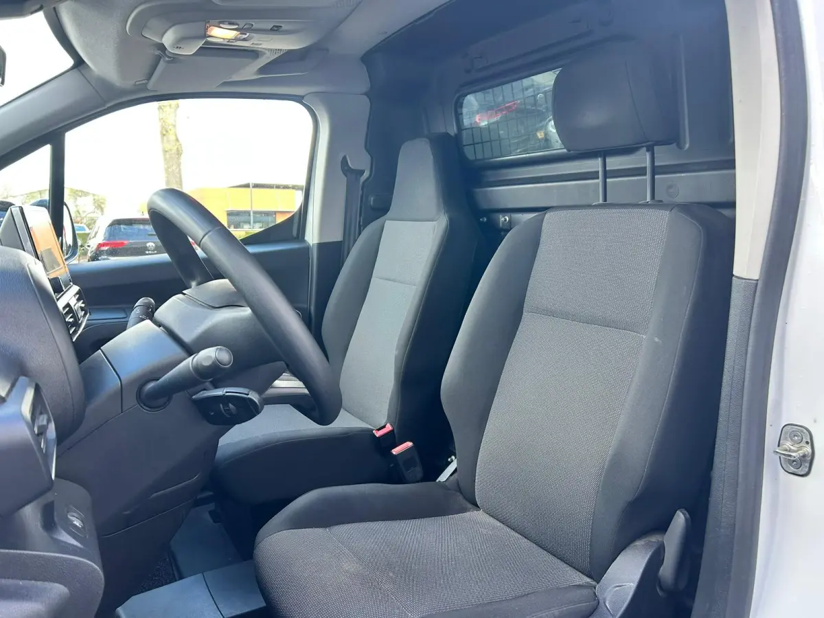 1.5 BlueHDI Club XL | Apple Carplay | Navi | Cruise | Airco