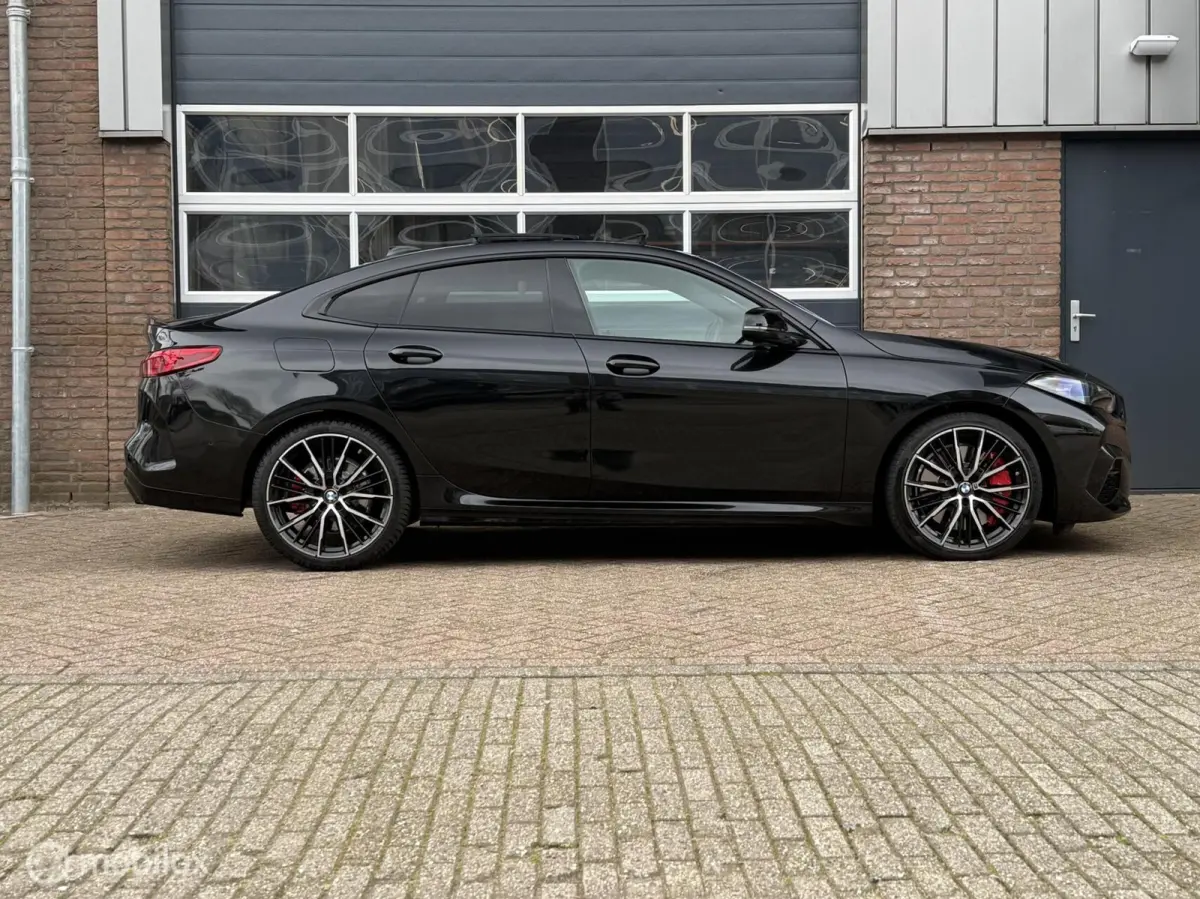 220i M Sport Panodak Kuipstoelen Harman Kardon Virtaul Navi Carplay Camera