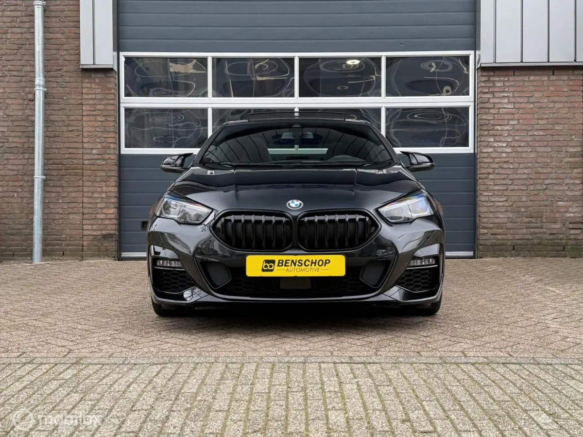 220i M Sport Panodak Kuipstoelen Harman Kardon Virtaul Navi Carplay Camera