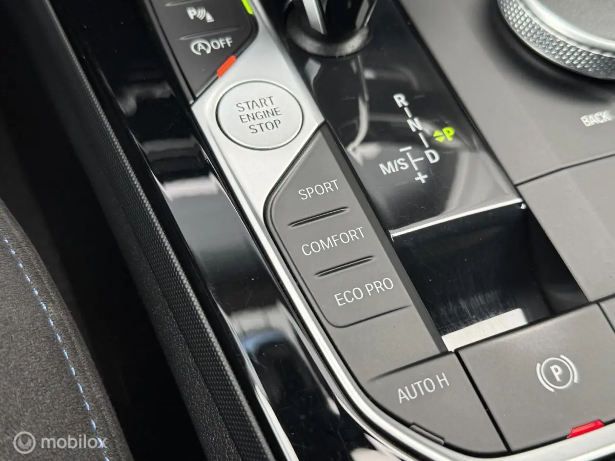220i M Sport Panodak Kuipstoelen Harman Kardon Virtaul Navi Carplay Camera