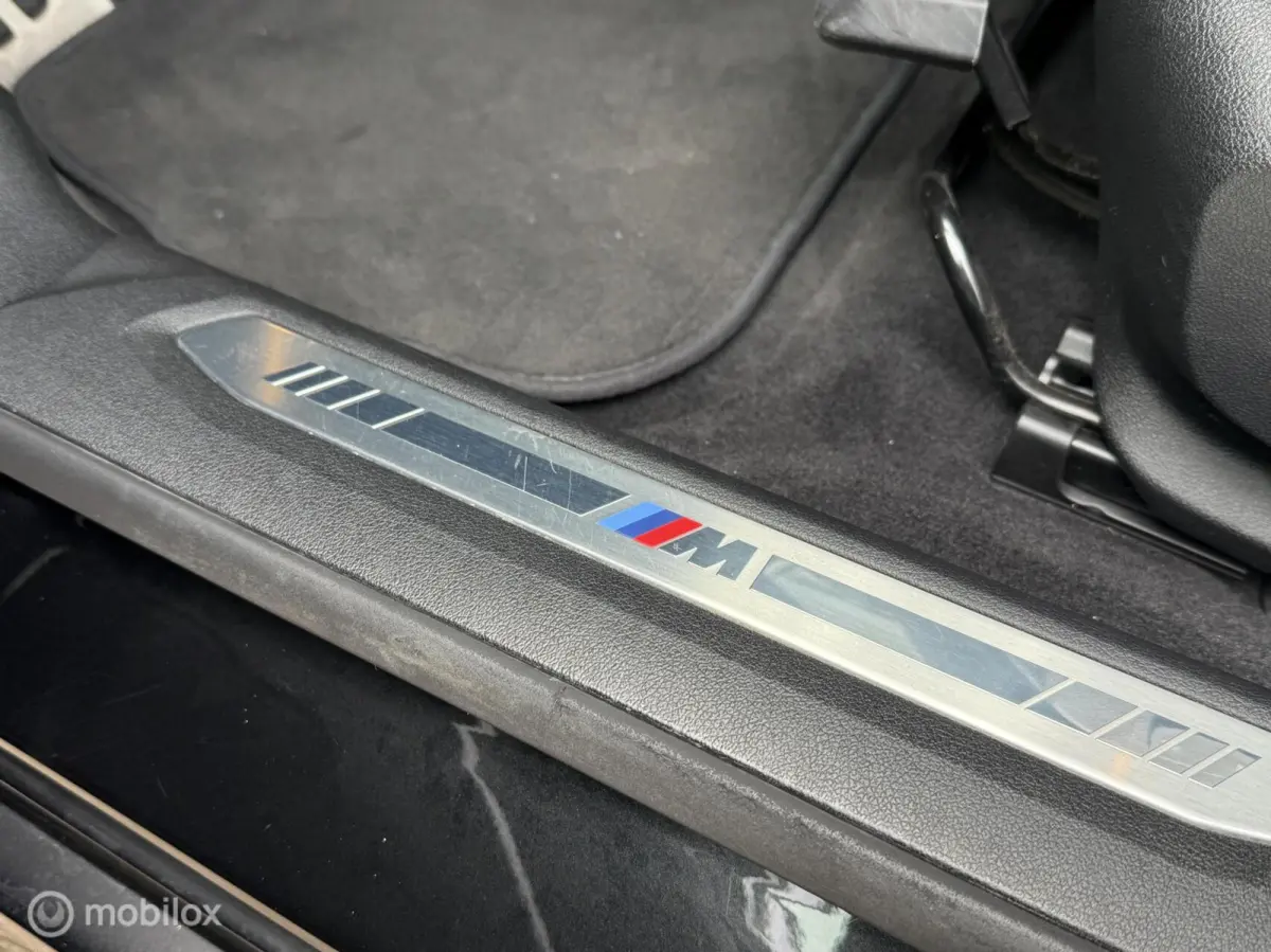 220i M Sport Panodak Kuipstoelen Harman Kardon Virtaul Navi Carplay Camera