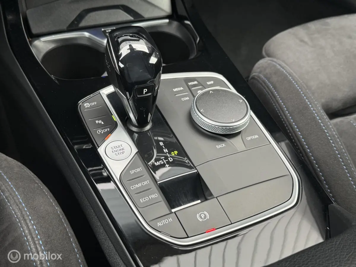 220i M Sport Panodak Kuipstoelen Harman Kardon Virtaul Navi Carplay Camera