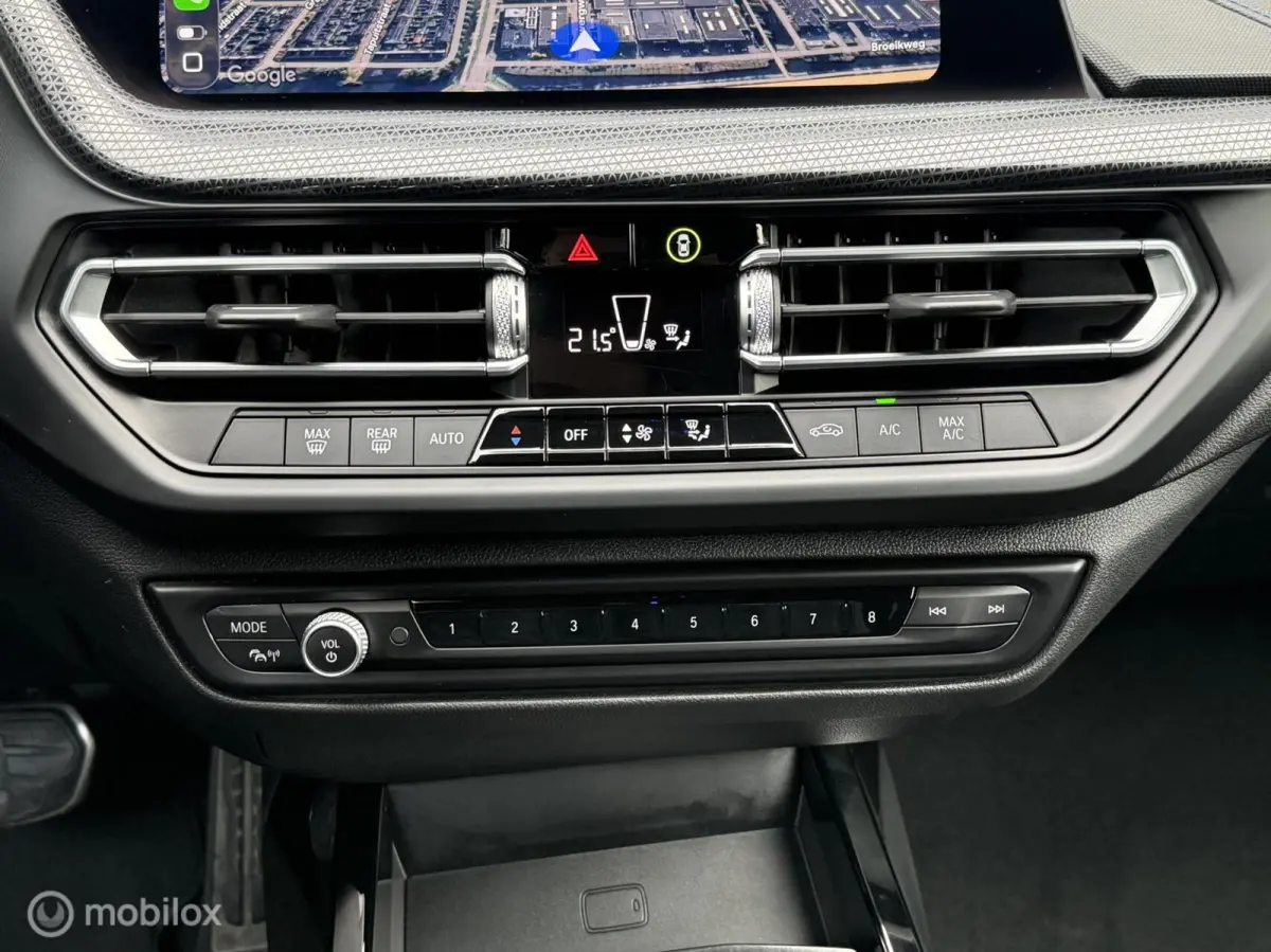 220i M Sport Panodak Kuipstoelen Harman Kardon Virtaul Navi Carplay Camera