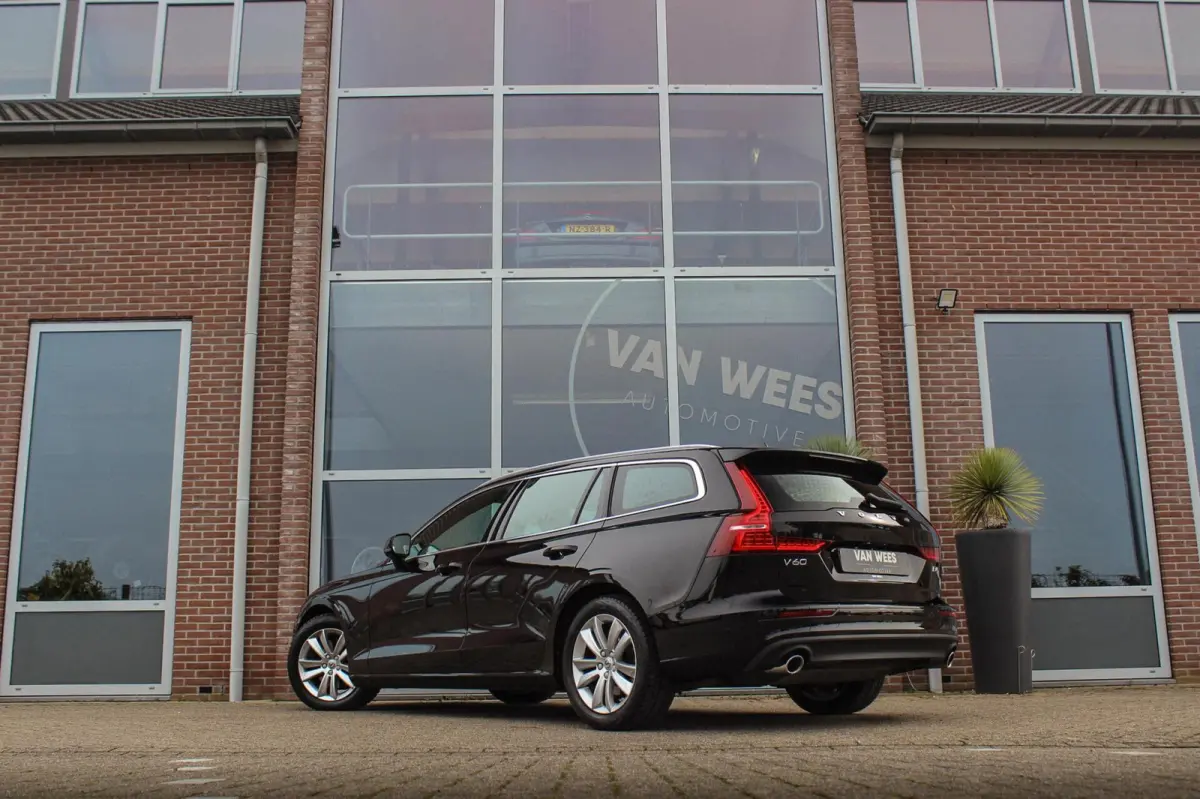 2.0 B4 Inscription | NL auto | 2e eigenaar | BTW auto | Stuurverwarming | Leer | Cruise control | DAB | Camera | LED | Navigatie | Bluetooth | PDC