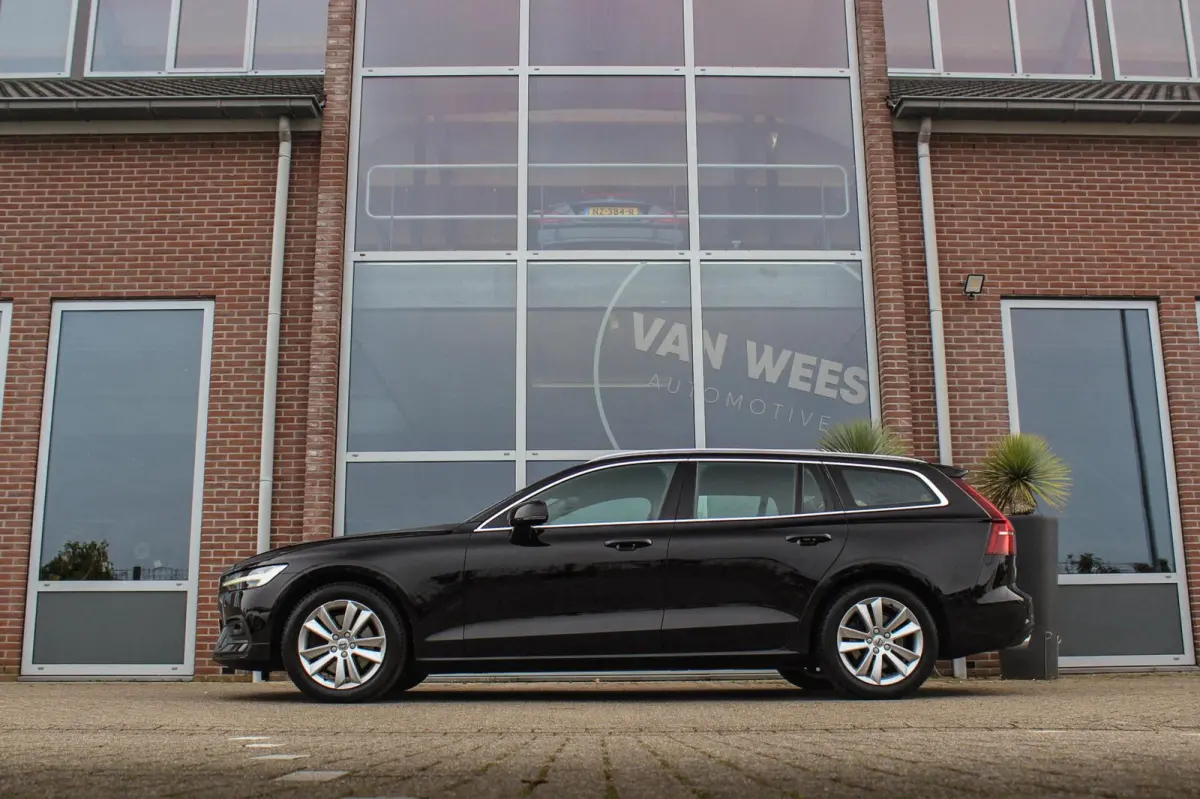 2.0 B4 Inscription | NL auto | 2e eigenaar | BTW auto | Stuurverwarming | Leer | Cruise control | DAB | Camera | LED | Navigatie | Bluetooth | PDC