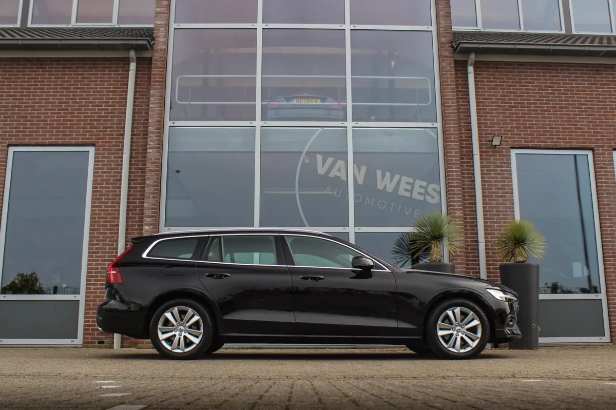 2.0 B4 Inscription | NL auto | 2e eigenaar | BTW auto | Stuurverwarming | Leer | Cruise control | DAB | Camera | LED | Navigatie | Bluetooth | PDC