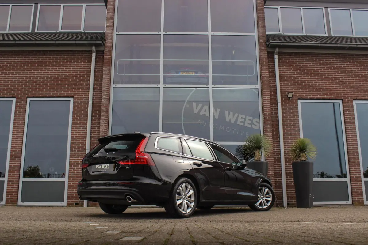 2.0 B4 Inscription | NL auto | 2e eigenaar | BTW auto | Stuurverwarming | Leer | Cruise control | DAB | Camera | LED | Navigatie | Bluetooth | PDC
