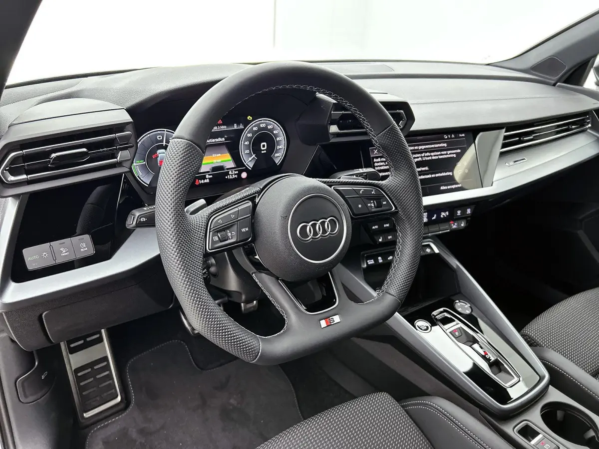 40 TFSI e S edition 204 PK | S-line | Automaat | Navigatie | Cruise Control | Apple Carplay | Android Auto | Lichtmetalen velgen |