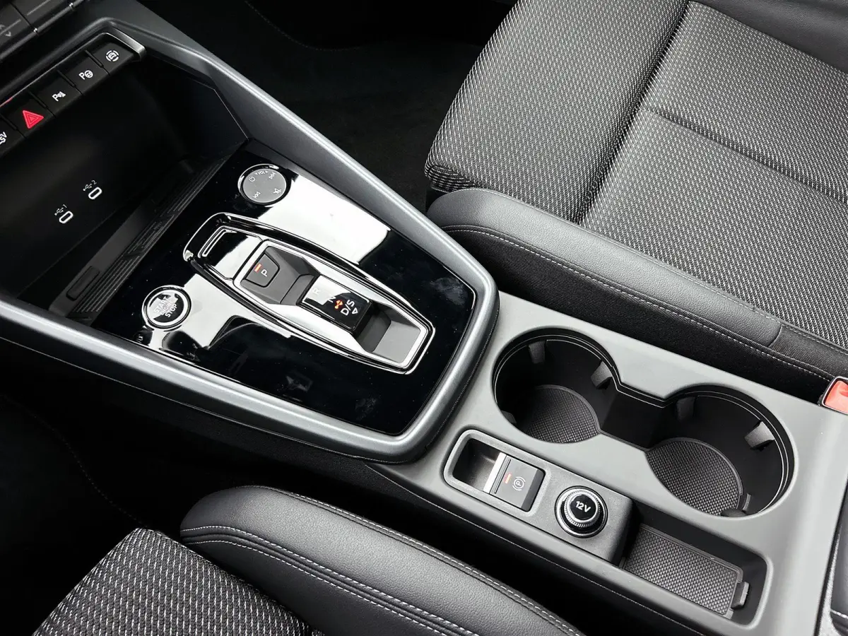 40 TFSI e S edition 204 PK | S-line | Automaat | Navigatie | Cruise Control | Apple Carplay | Android Auto | Lichtmetalen velgen |