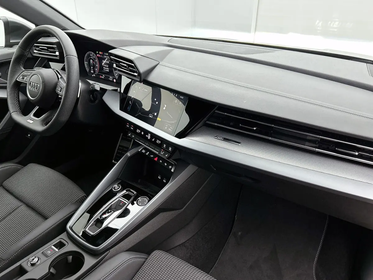 40 TFSI e S edition 204 PK | S-line | Automaat | Navigatie | Cruise Control | Apple Carplay | Android Auto | Lichtmetalen velgen |