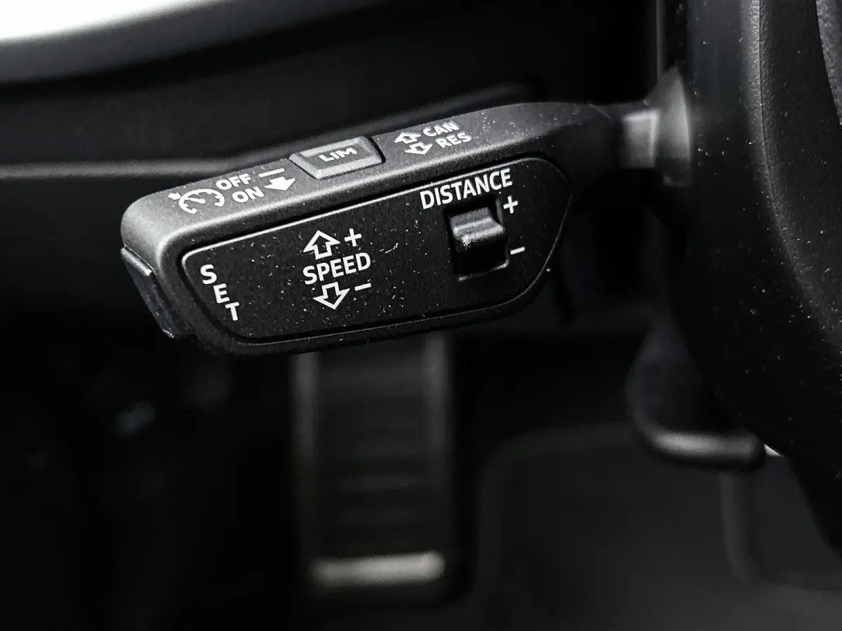 40 TFSI e S edition 204 PK | S-line | Automaat | Navigatie | Cruise Control | Apple Carplay | Android Auto | Lichtmetalen velgen |