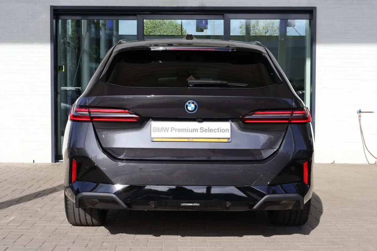 530e | M Sportpakket Pro | Panorama Dak | Stoel -en Stuurverwarming | Bowers & Wilkins Sound System