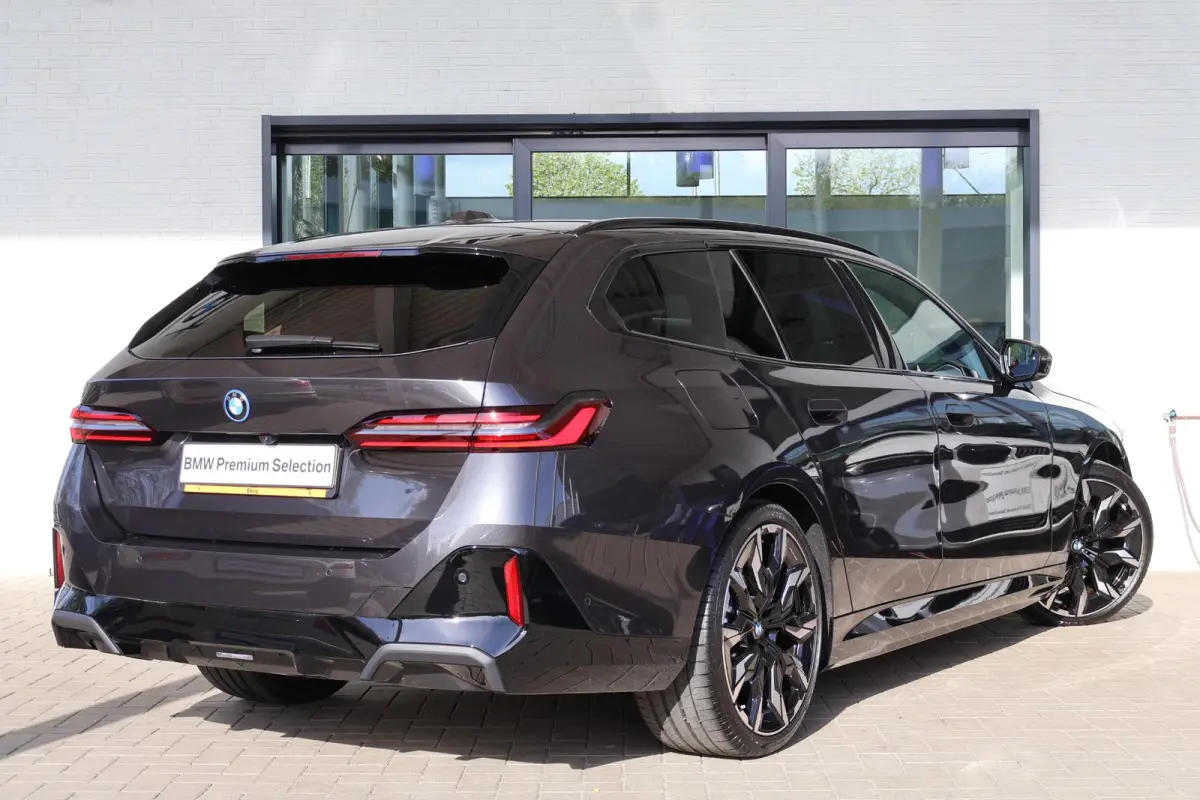 530e | M Sportpakket Pro | Panorama Dak | Stoel -en Stuurverwarming | Bowers & Wilkins Sound System