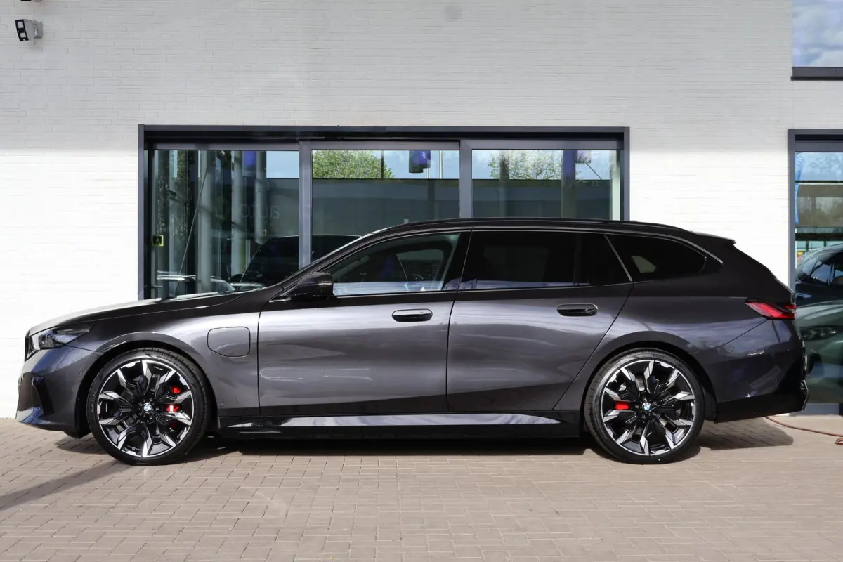 530e | M Sportpakket Pro | Panorama Dak | Stoel -en Stuurverwarming | Bowers & Wilkins Sound System