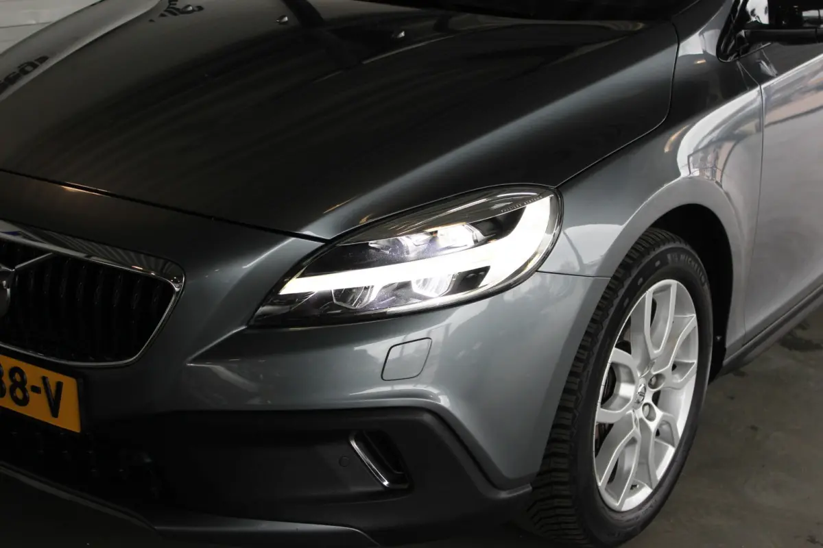 1.5 T3 Summum Trekhaak | Pano | Memory | Camera | LED | Bluetooth | Navi | Keyless | Leder | 17" LMV | PDC V+A