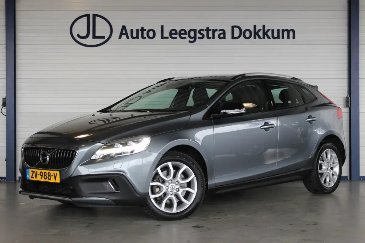 1.5 T3 Summum Trekhaak | Pano | Memory | Camera | LED | Bluetooth | Navi | Keyless | Leder | 17" LMV | PDC V+A