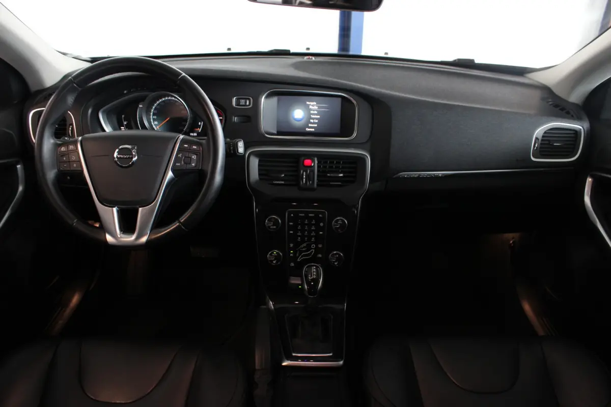 1.5 T3 Summum Trekhaak | Pano | Memory | Camera | LED | Bluetooth | Navi | Keyless | Leder | 17" LMV | PDC V+A