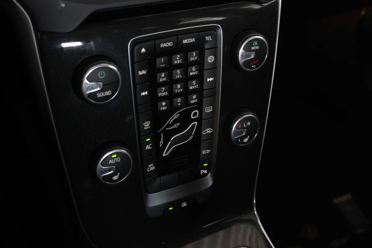 1.5 T3 Summum Trekhaak | Pano | Memory | Camera | LED | Bluetooth | Navi | Keyless | Leder | 17" LMV | PDC V+A