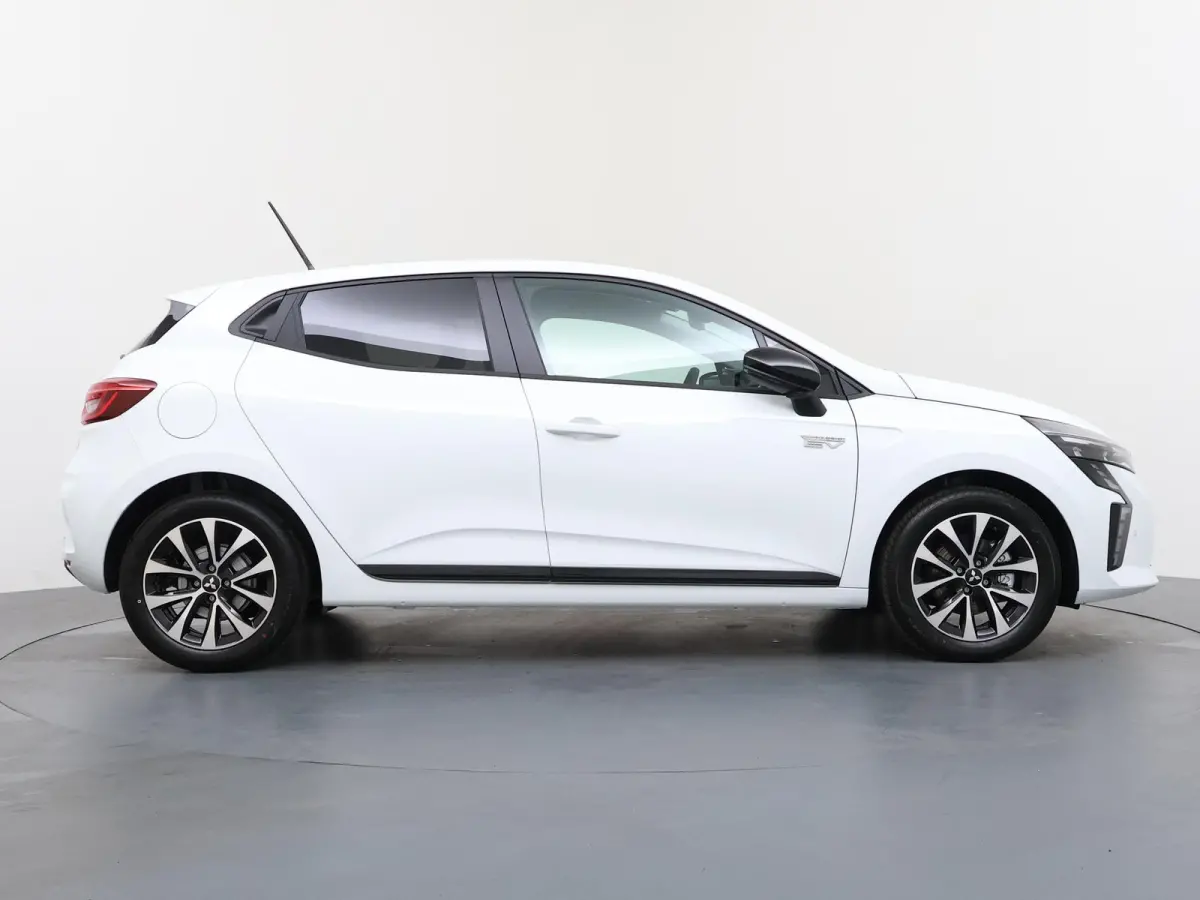 1.6 HEV Intense €4.000 Korting | 16-Inch lichtmetalen velgen | Cruise Control | Kunstlederen stuurwiel | Achteruitrijcamera | Privacy Glass | Parkeersensoren voor en achter | Climate Contr