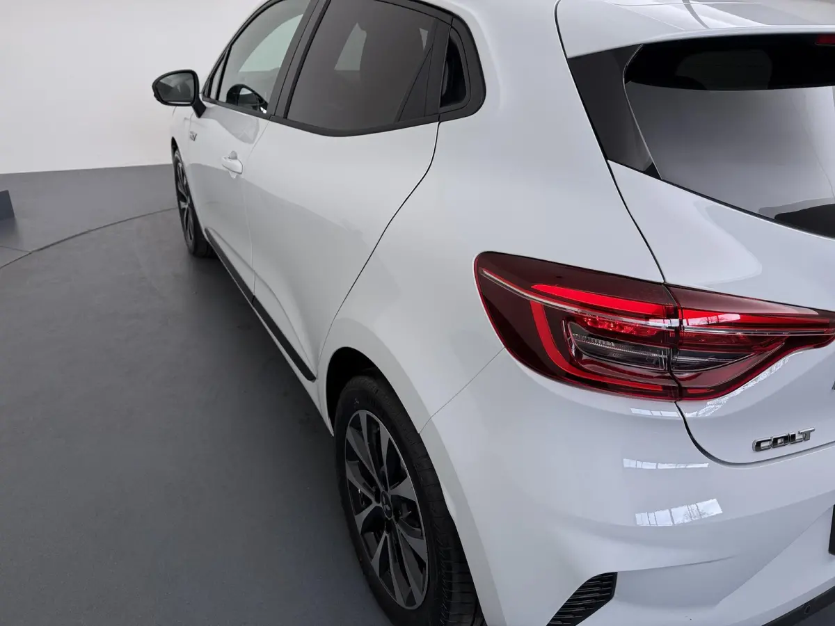1.6 HEV Intense €4.000 Korting | 16-Inch lichtmetalen velgen | Cruise Control | Kunstlederen stuurwiel | Achteruitrijcamera | Privacy Glass | Parkeersensoren voor en achter | Climate Contr