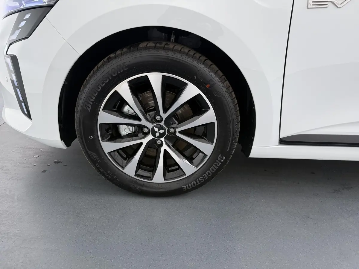 1.6 HEV Intense €4.000 Korting | 16-Inch lichtmetalen velgen | Cruise Control | Kunstlederen stuurwiel | Achteruitrijcamera | Privacy Glass | Parkeersensoren voor en achter | Climate Contr