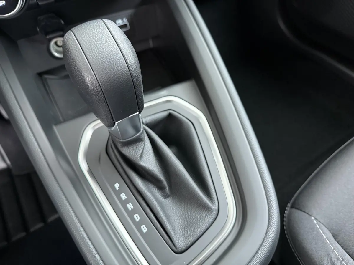 1.6 HEV Intense €4.000 Korting | 16-Inch lichtmetalen velgen | Cruise Control | Kunstlederen stuurwiel | Achteruitrijcamera | Privacy Glass | Parkeersensoren voor en achter | Climate Contr
