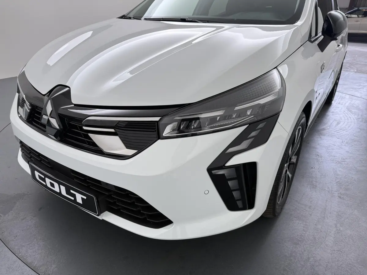 1.6 HEV Intense €4.000 Korting | 16-Inch lichtmetalen velgen | Cruise Control | Kunstlederen stuurwiel | Achteruitrijcamera | Privacy Glass | Parkeersensoren voor en achter | Climate Contr