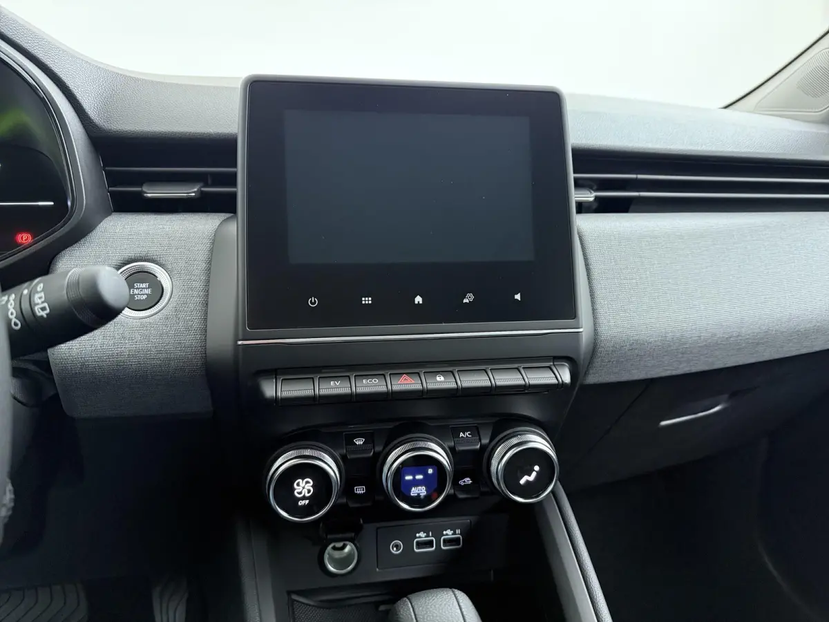 1.6 HEV Intense €4.000 Korting | 16-Inch lichtmetalen velgen | Cruise Control | Kunstlederen stuurwiel | Achteruitrijcamera | Privacy Glass | Parkeersensoren voor en achter | Climate Contr