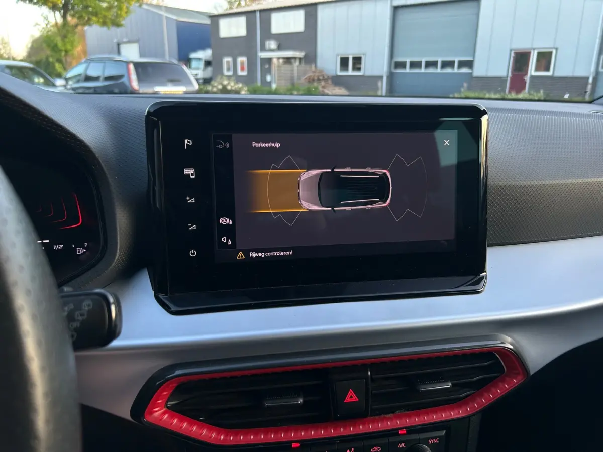 1.0 EcoTSI FR Business Connect, camera, cruise control, carplay, dig. cockpit